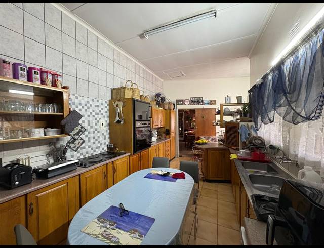 4 BEDROOM HOUSE FOR SALE IN VAN DER MERWES KROON